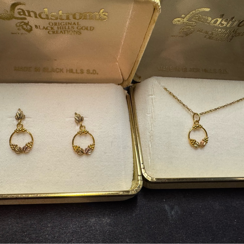 Black Hills Gold Necklace And Earring Set 200$